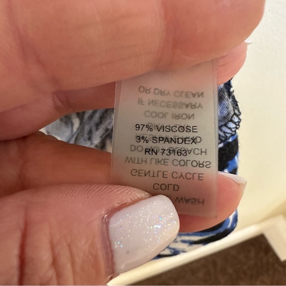 Cable & Gauge short sleeve cold shoulder top Sz M - Picture 7 of 8